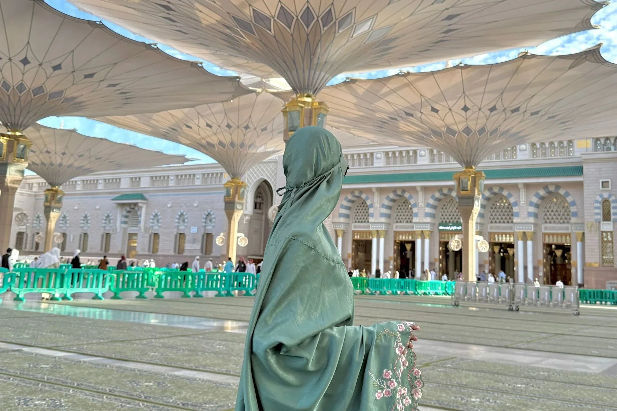 Prayer Cloth & Abayas Old